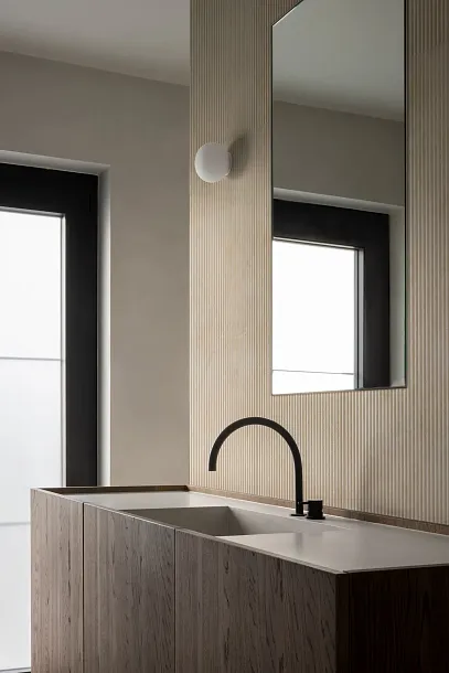 Фото Керамическая плитка Ragno Marazzi RCUM Travertino Wall Struttura 3D Dorica Cross Bianco Rett 40x120 Италия