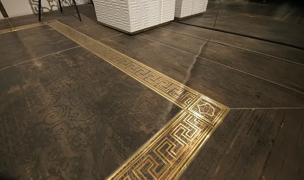 Фото Керамогранит Versace 263021 Eterno Brown Intreccio 26,5x180 Италия