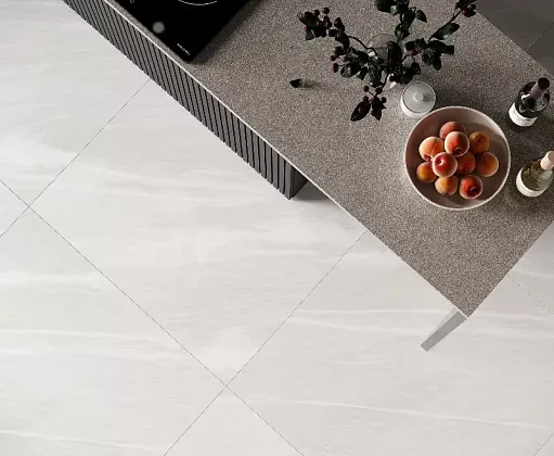 Фото Керамогранит Casino silver светло-серый Лаппатированный 80x80 Россия